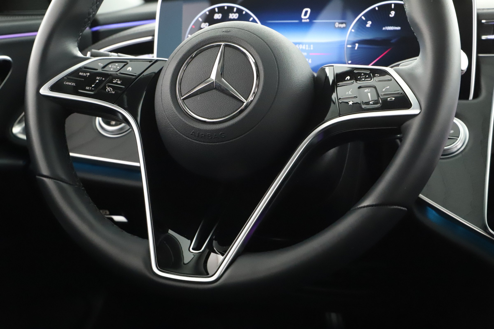 Mercedes-Benz E - 2024