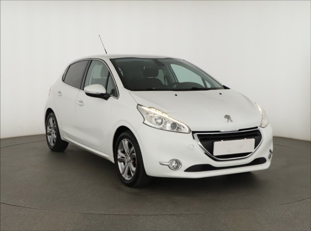Peugeot 208, 2015