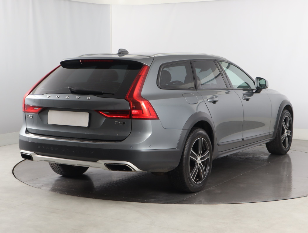 Volvo V90 Cross Country