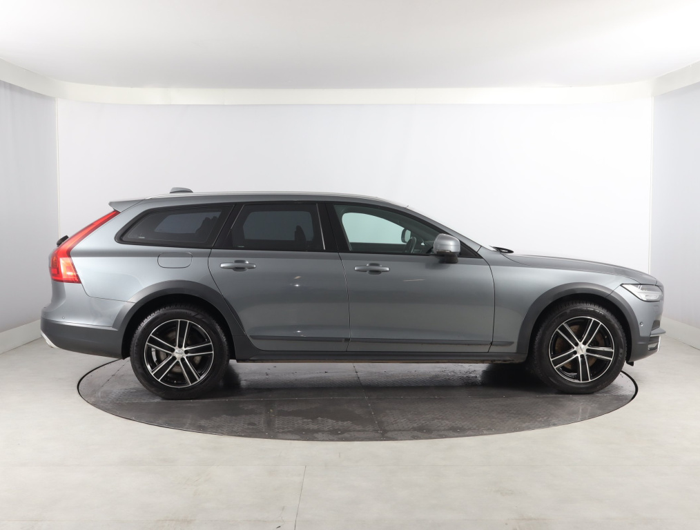 Volvo V90 Cross Country