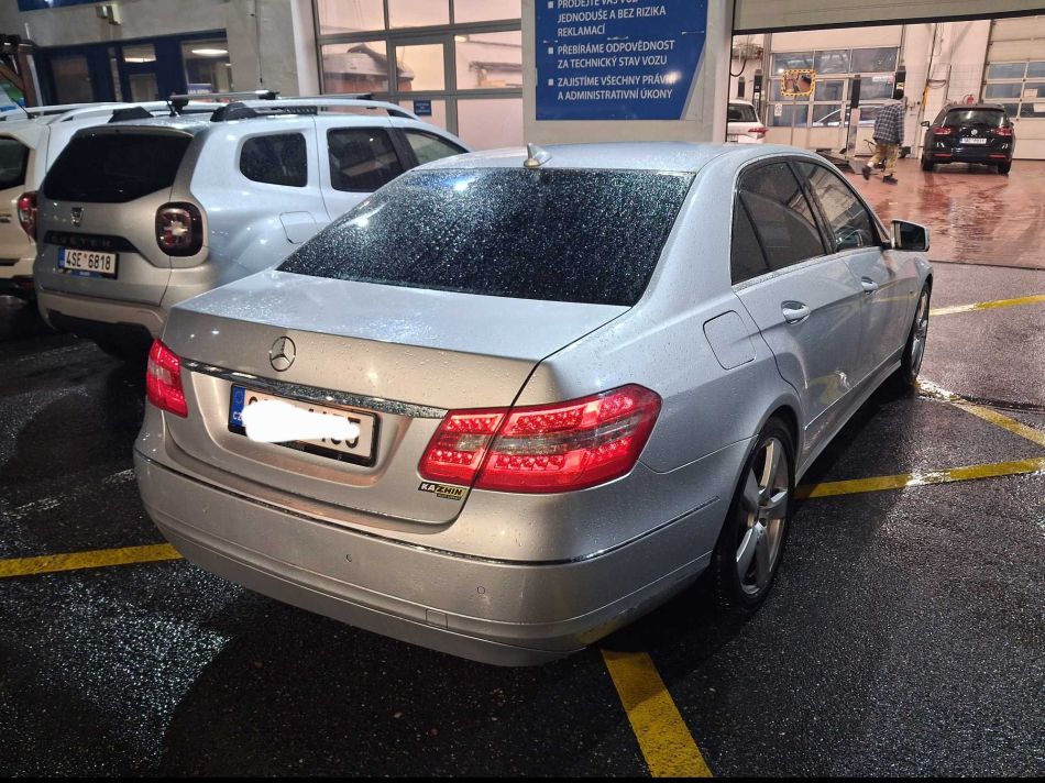 Mercedes-Benz E - 2011