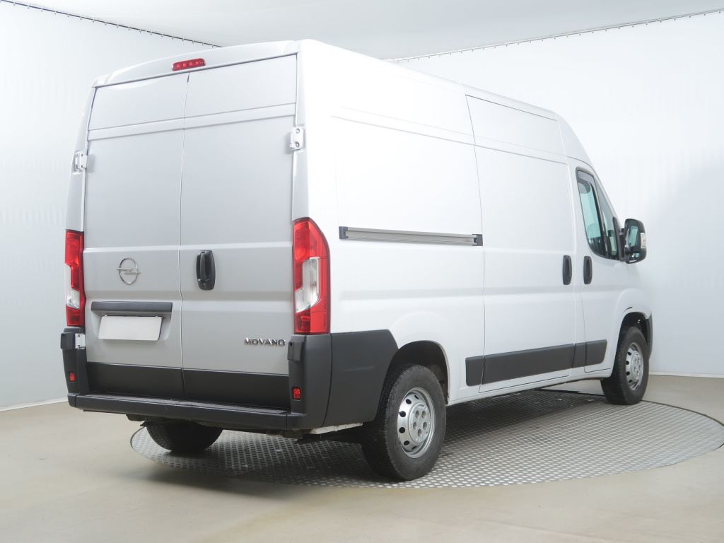 Opel Movano