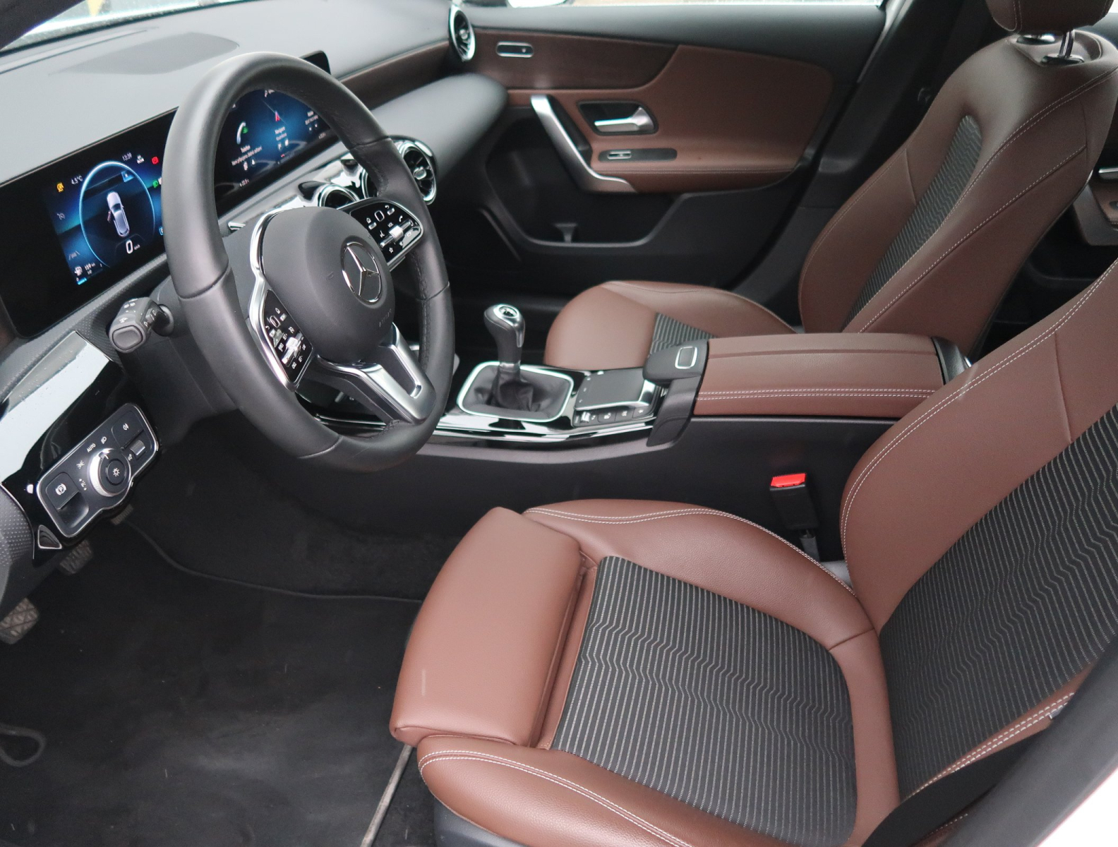 Mercedes-Benz A - 2022