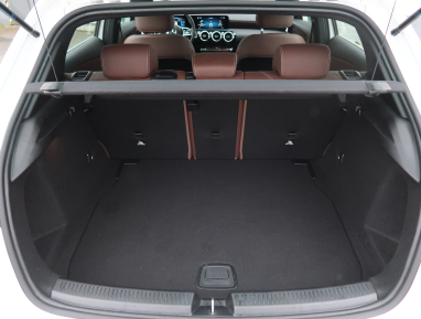 Mercedes-Benz A - 2022