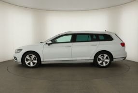 Volkswagen Passat - 2022