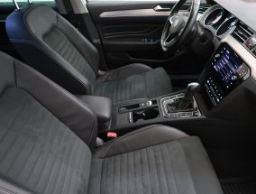 Volkswagen Passat - 2021