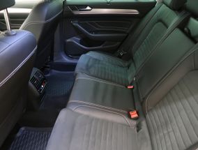 Volkswagen Passat - 2021