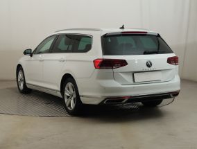 Volkswagen Passat - 2021
