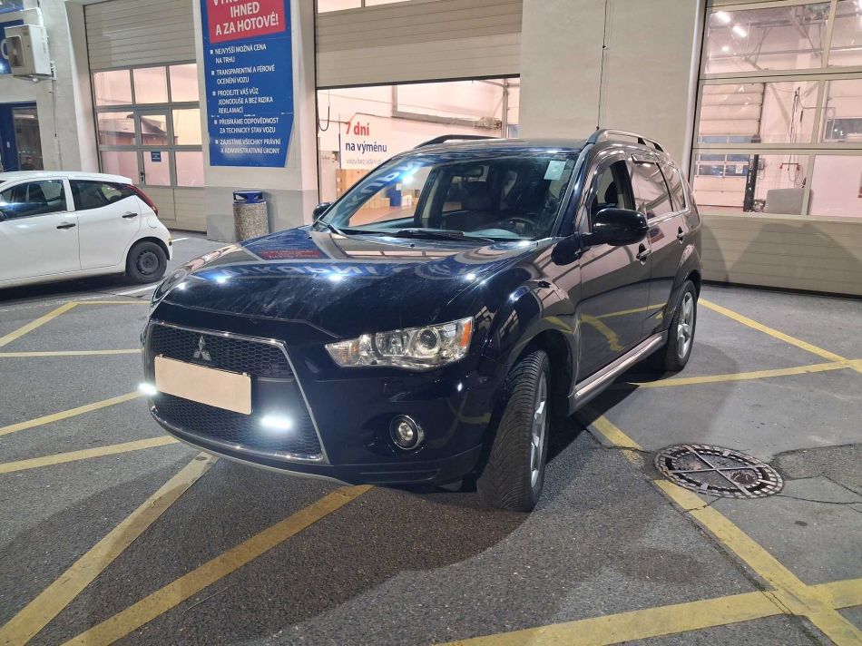 Mitsubishi Outlander - 2010