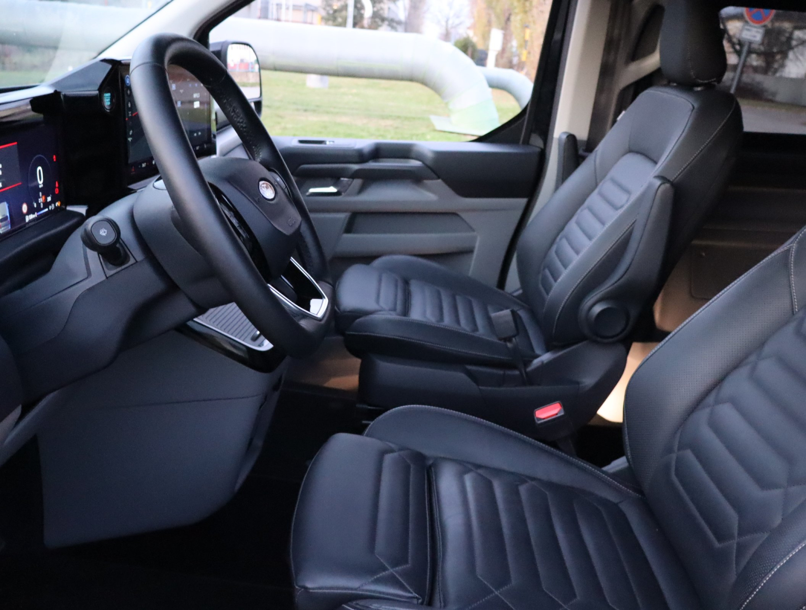 Ford Tourneo Custom - 2025