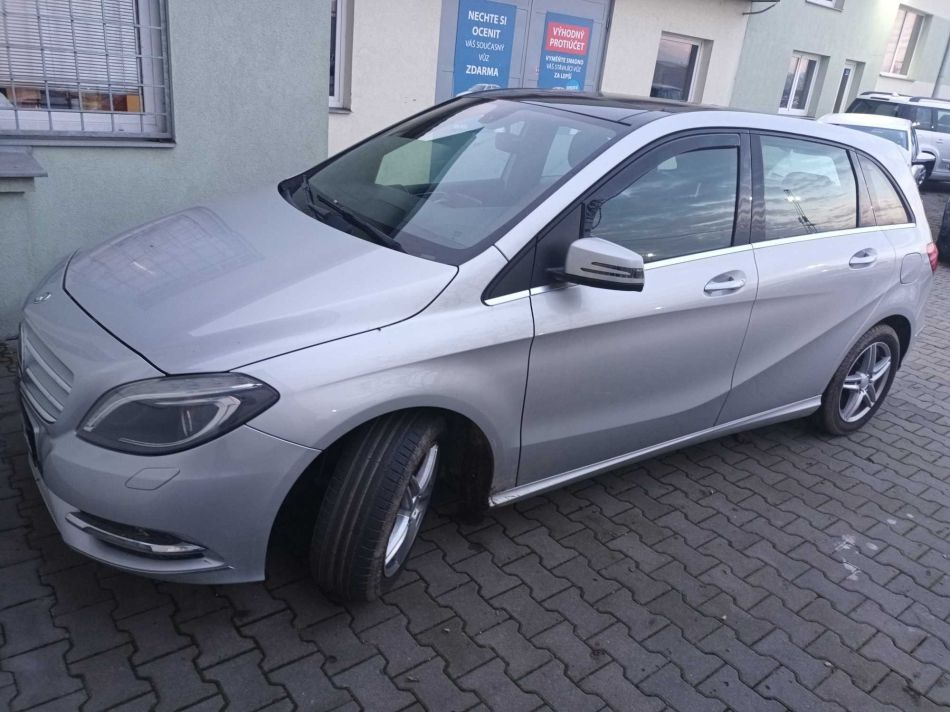 Mercedes-Benz B - 2015