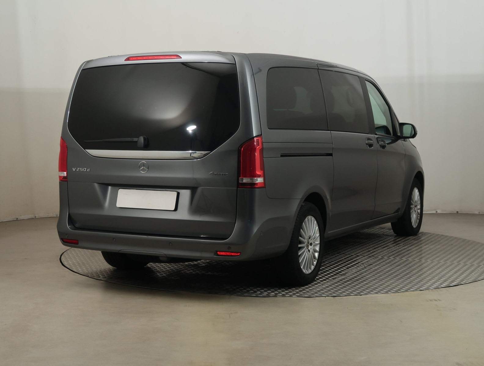 Mercedes-Benz V - 2022