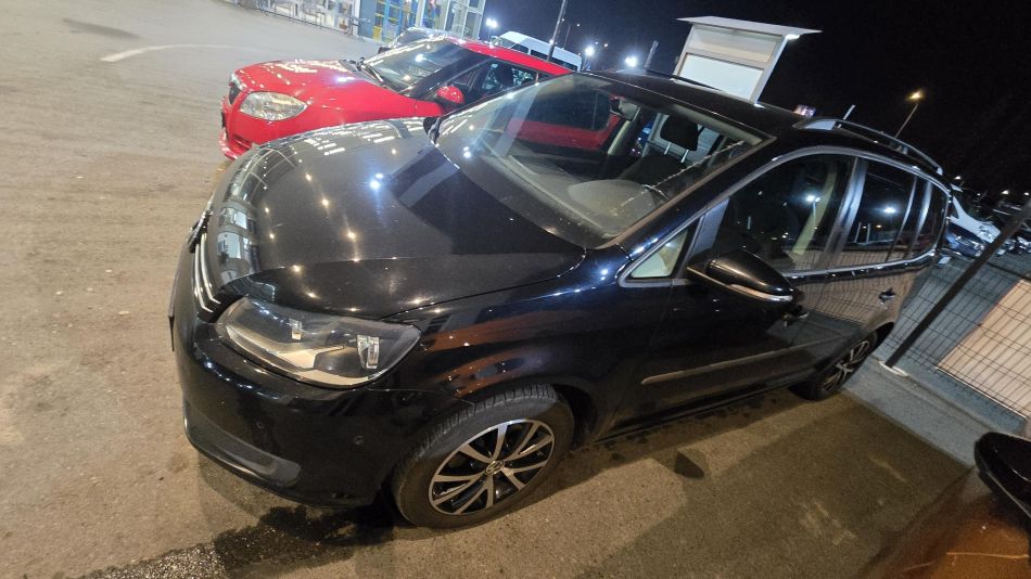 Volkswagen Touran - 2011