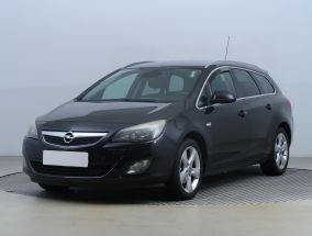 Opel Astra - 2011