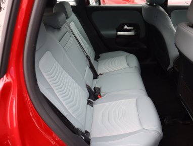 Mercedes - Benz GLA - 2024