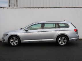 Volkswagen Passat - 2021