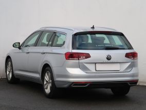 Volkswagen Passat - 2021