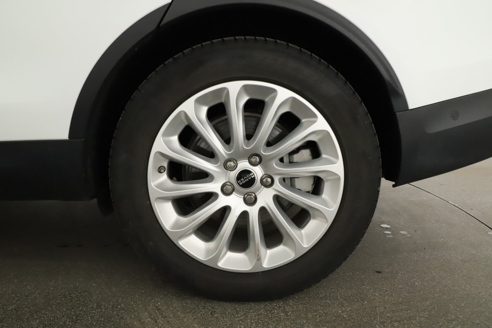 Land Rover Discovery - 2024