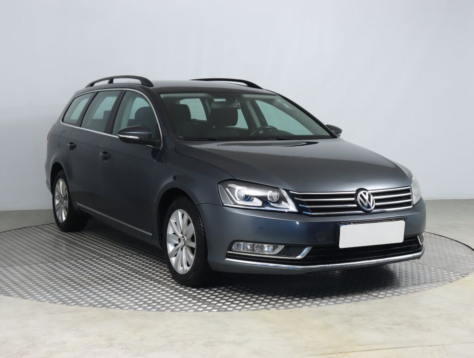 Volkswagen Passat - 2011