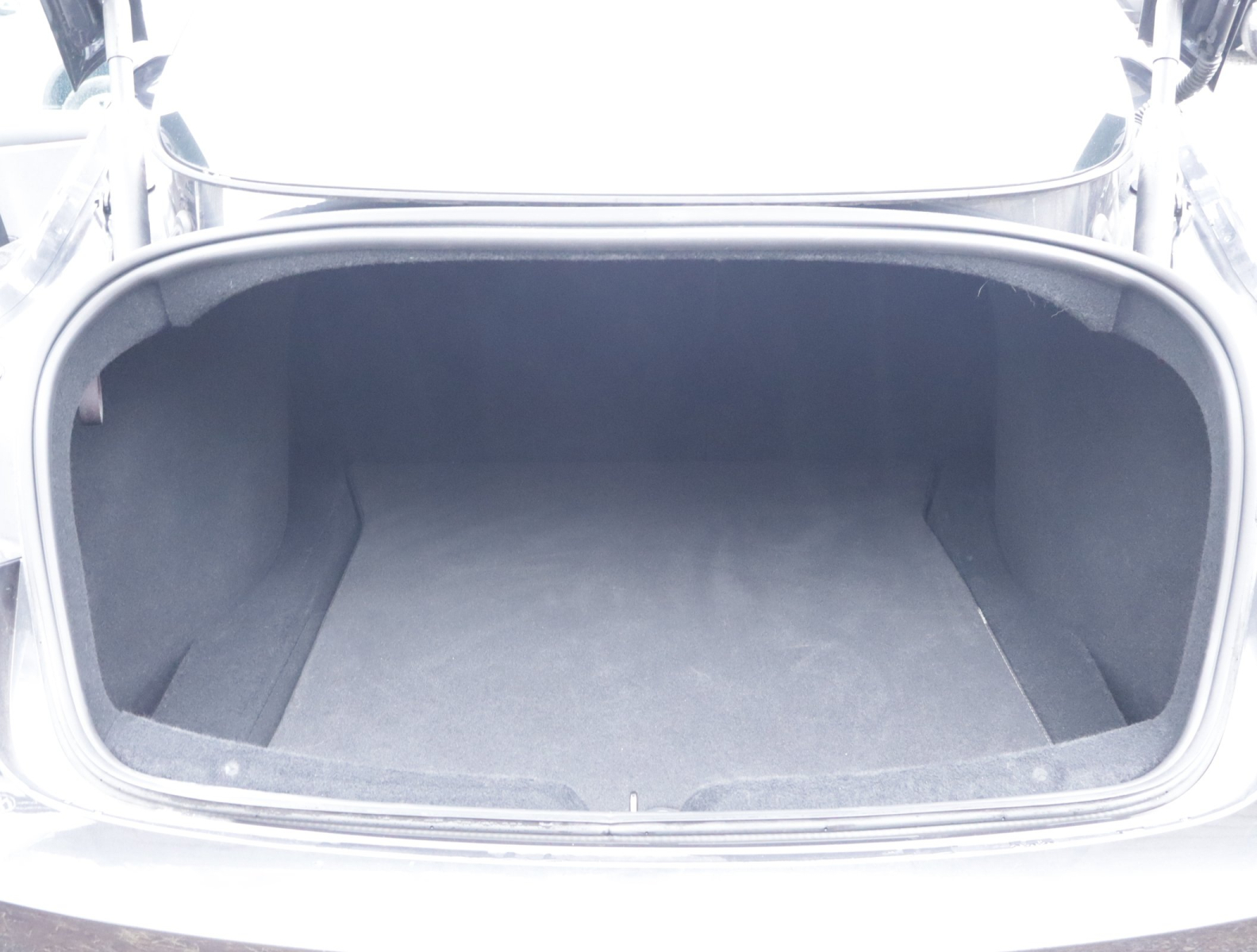 Tesla Model 3 - 2024