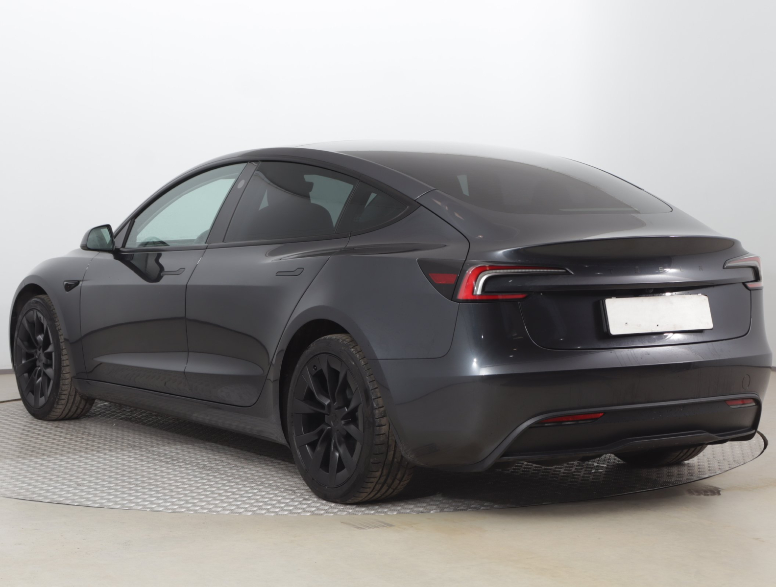 Tesla Model 3 - 2024