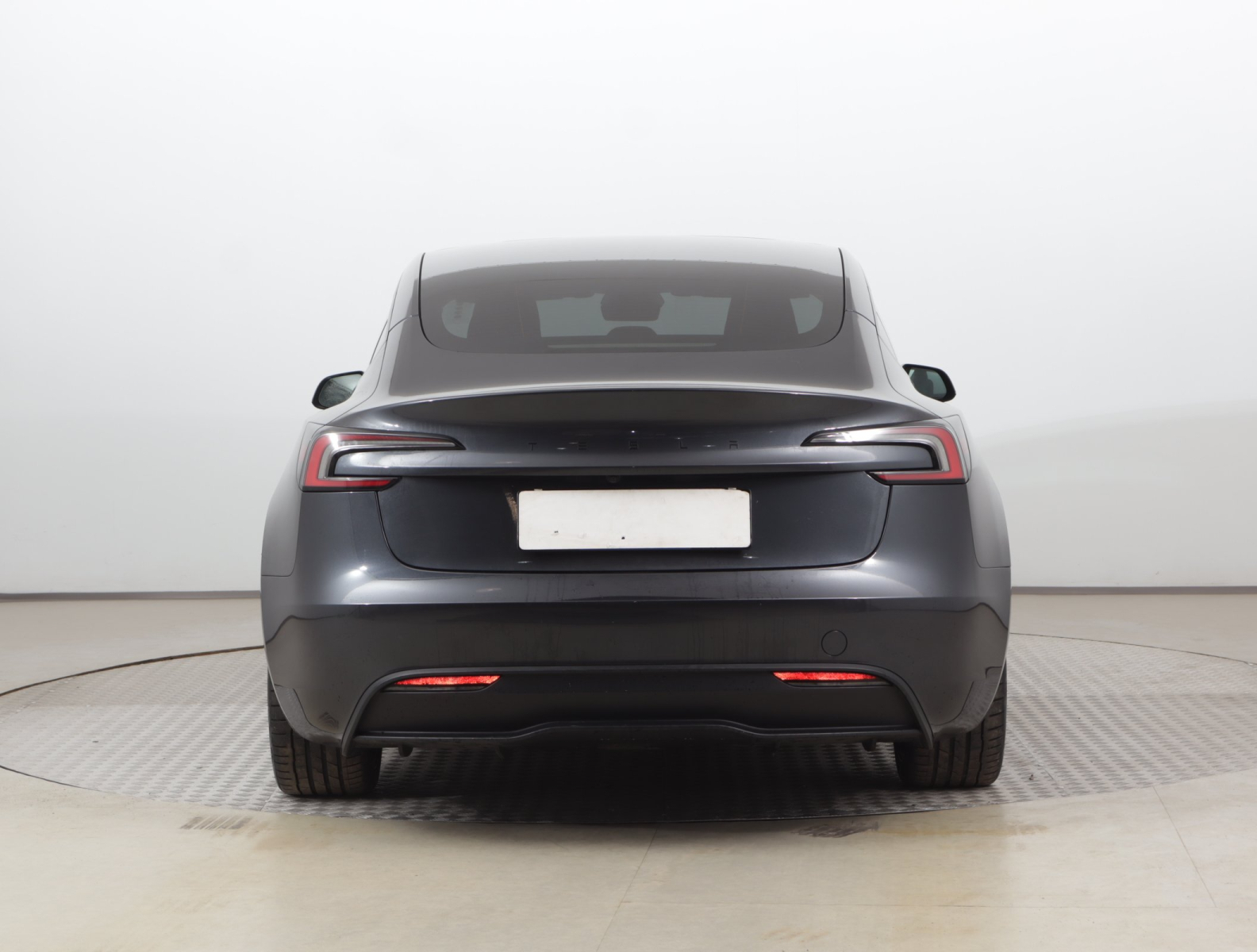 Tesla Model 3 - 2024