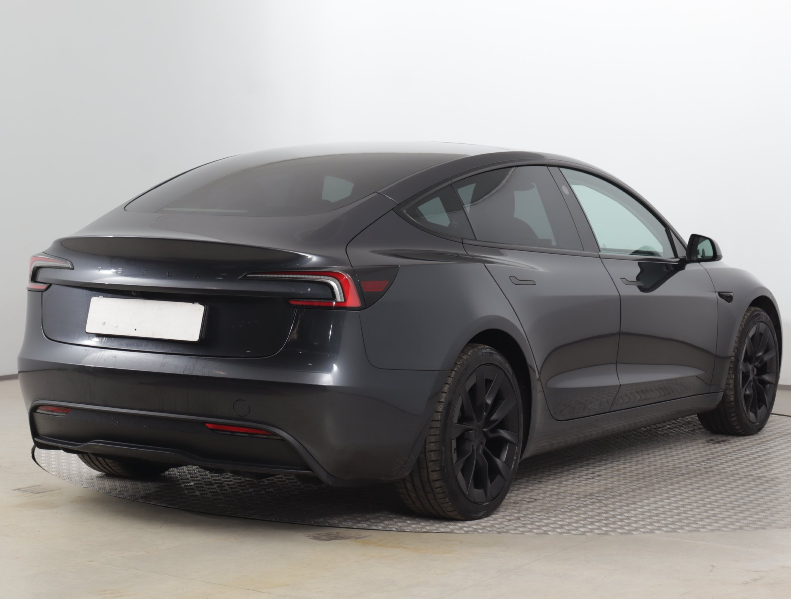 Tesla Model 3 - 2024