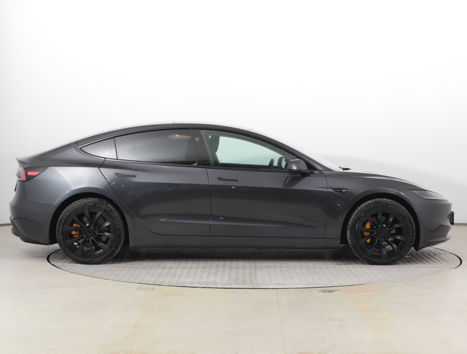 Tesla Model 3 - 2024