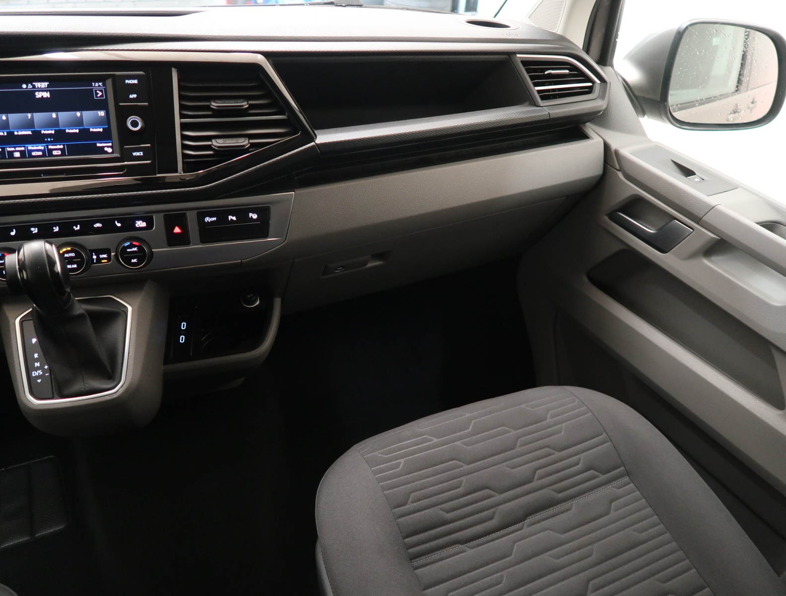 Volkswagen Caravelle - 2020