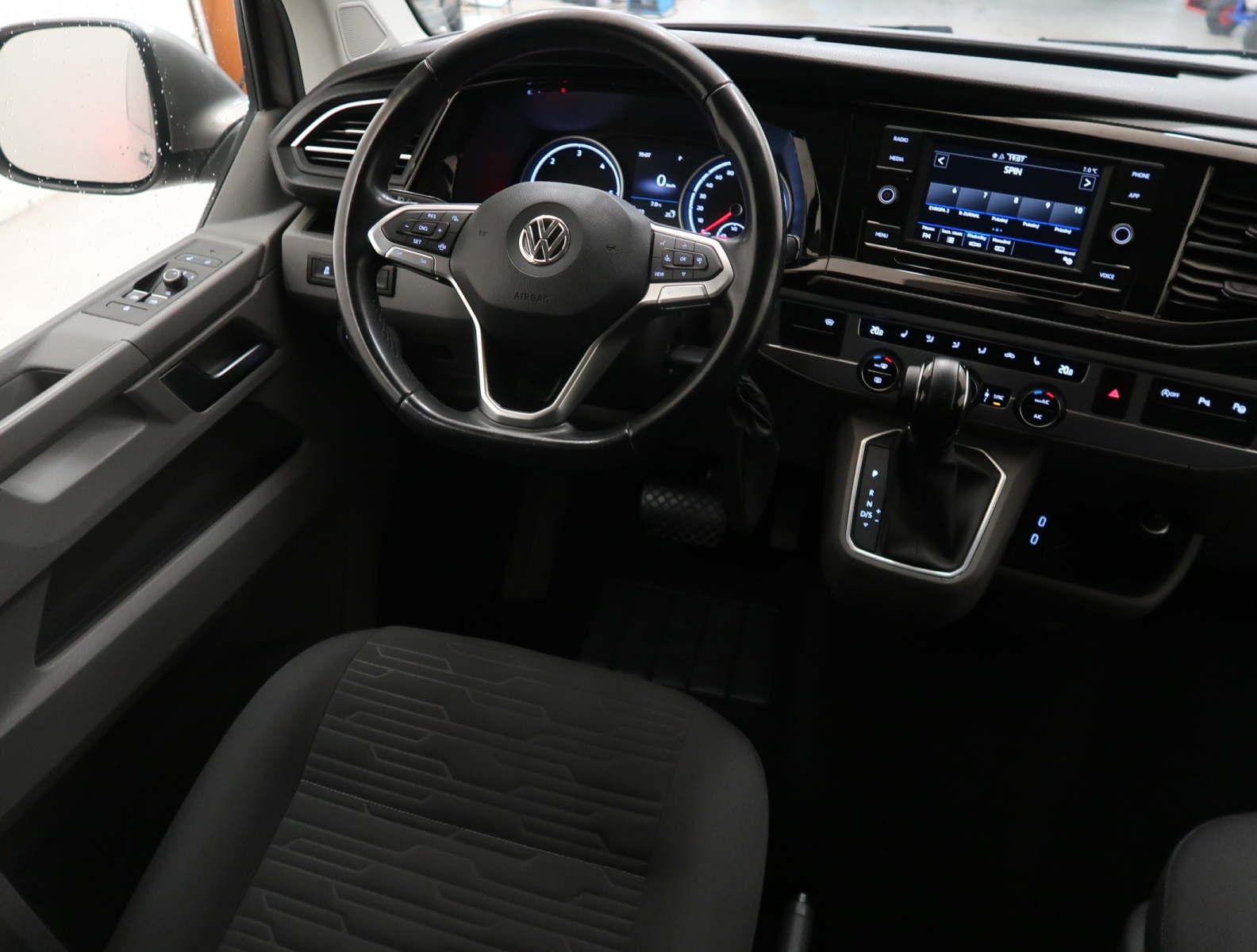 Volkswagen Caravelle - 2020