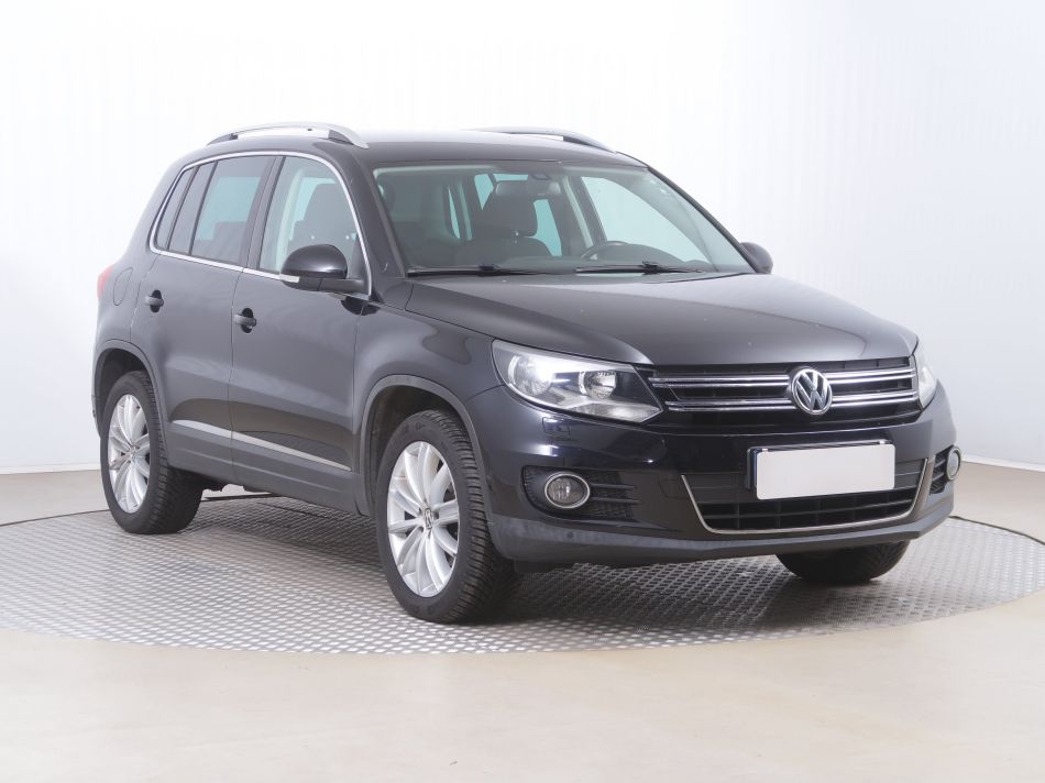 Volkswagen Tiguan - 2012