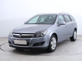 Opel Astra - 2011