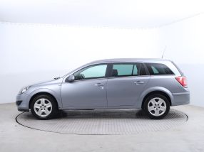 Opel Astra - 2011