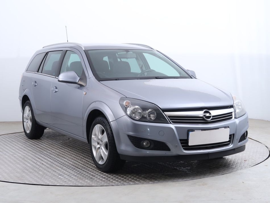 Opel Astra - 2011