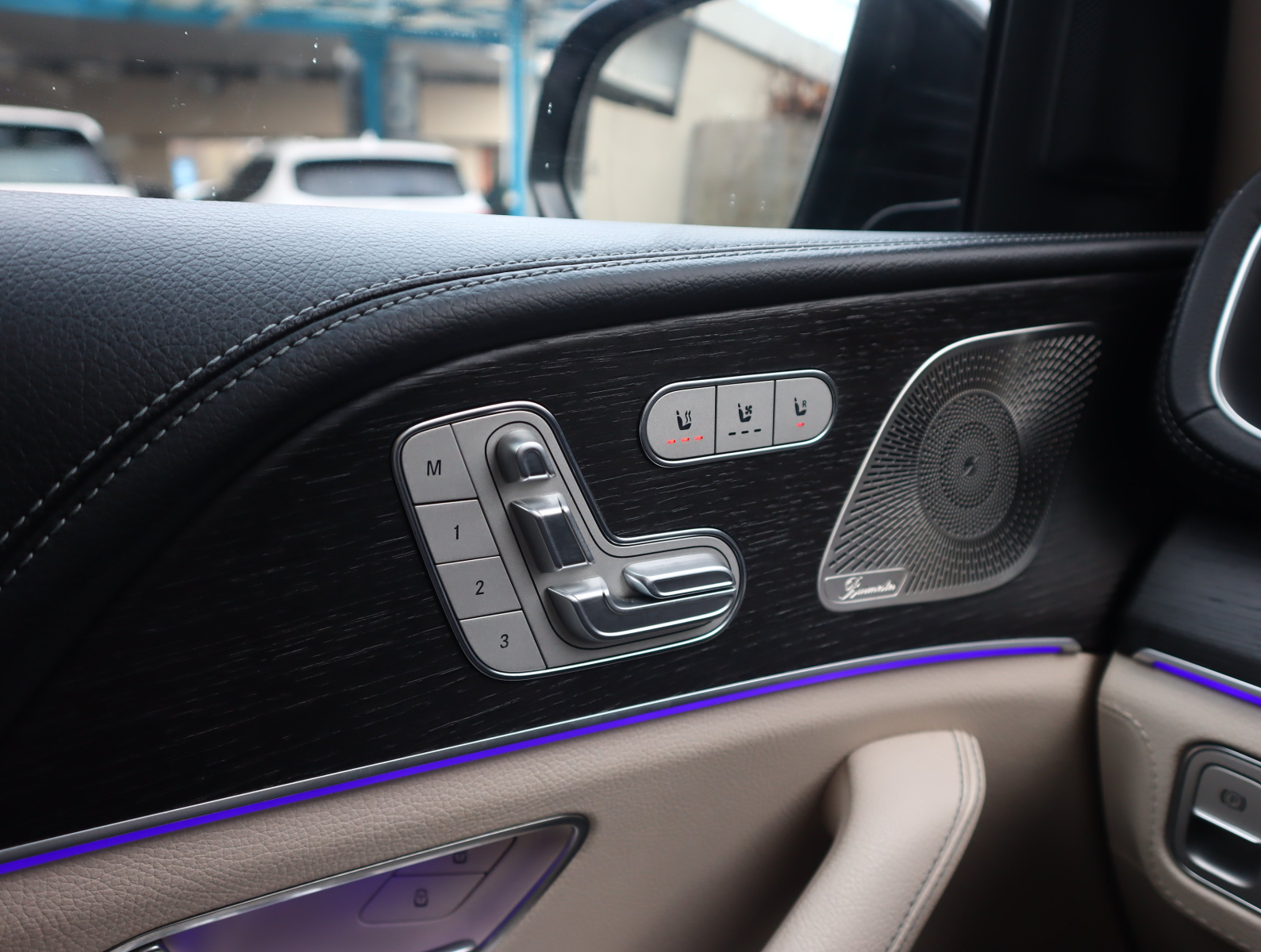 Mercedes-Benz GLS - 2023