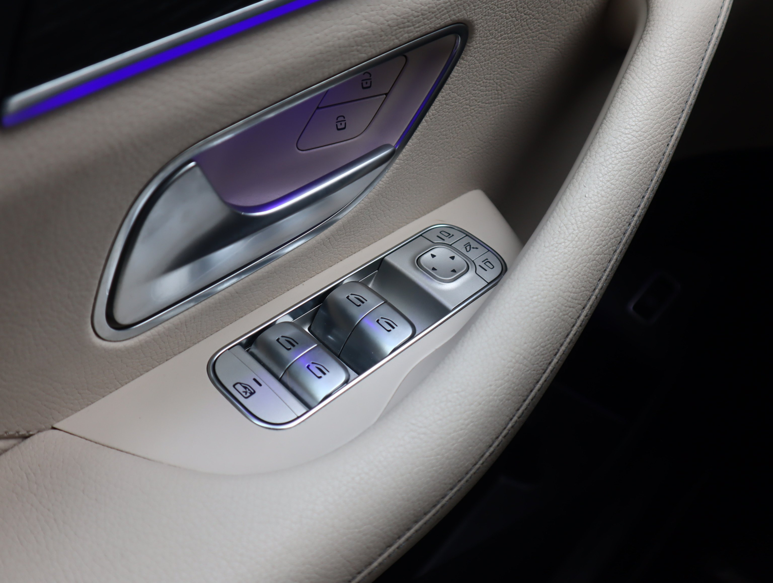 Mercedes-Benz GLS - 2023