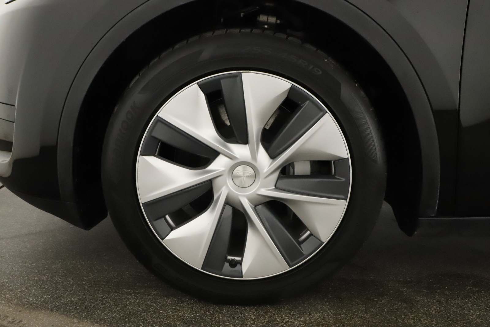 Tesla Model Y - 2023