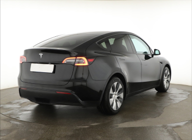 Tesla Model Y - 2023