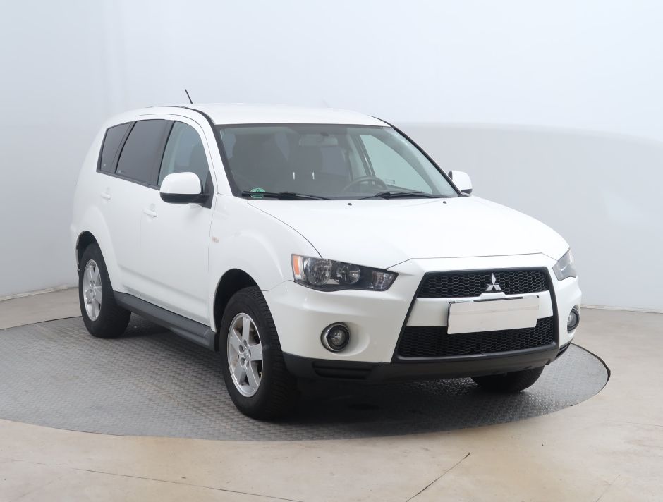 Mitsubishi Outlander - 2011