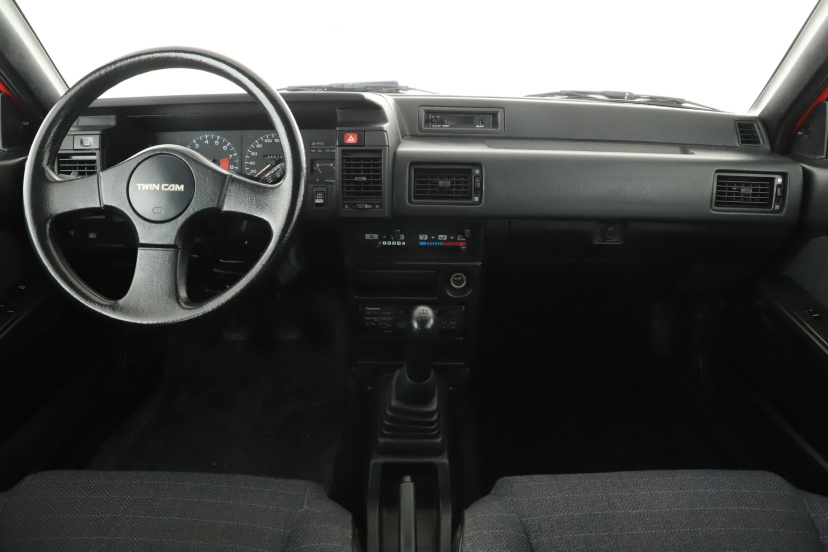 Nissan Sunny, 1988