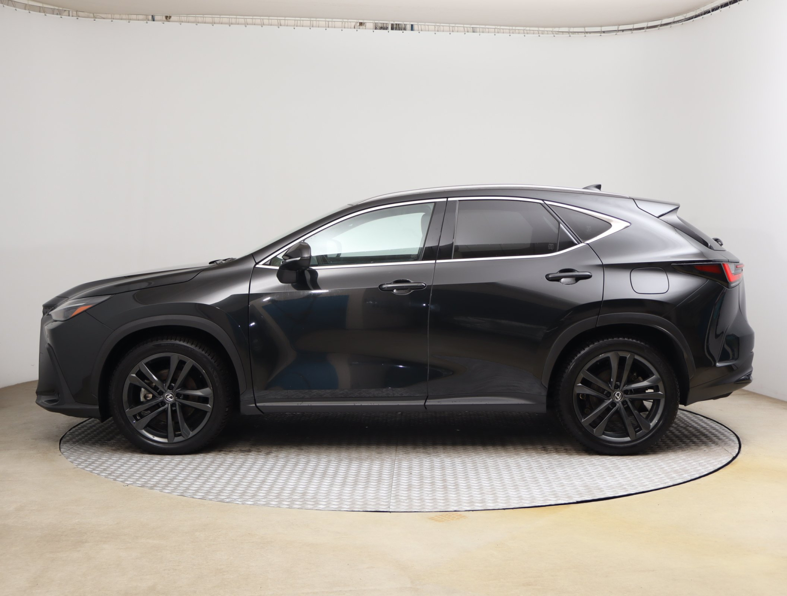 Lexus NX - 2023