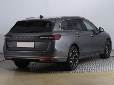 Škoda Superb - 2025