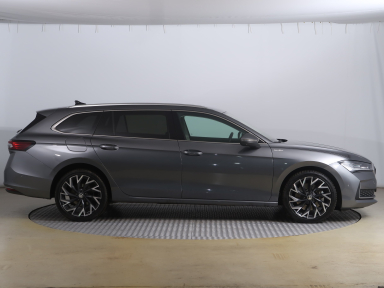 Škoda Superb - 2025