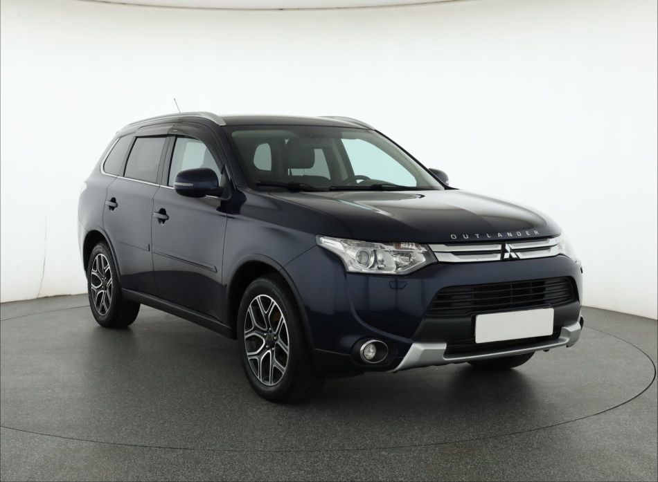 Mitsubishi Outlander - 2015
