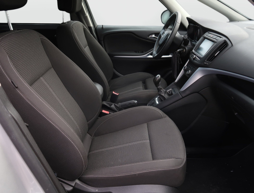 Opel Zafira, 2018