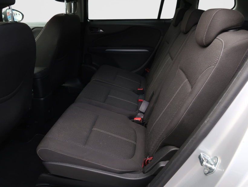 Opel Zafira, 2018
