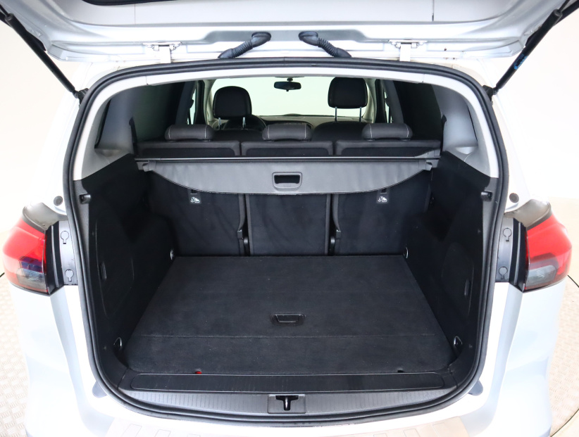 Opel Zafira, 2018