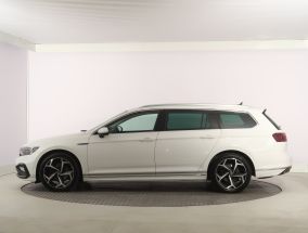 Volkswagen Passat - 2021