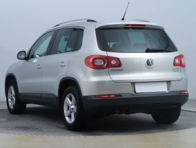 Volkswagen Tiguan - 2011