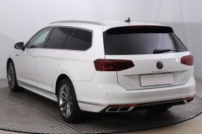 Volkswagen Passat - 2021